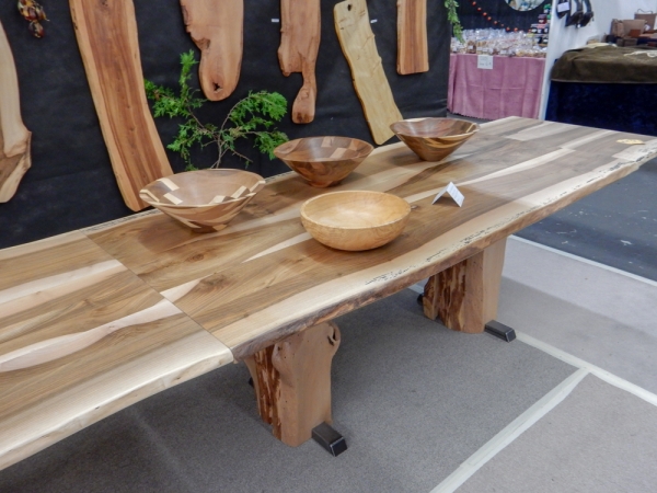 Tisch aus einheimischem Nussbaum 105 x 200 cm